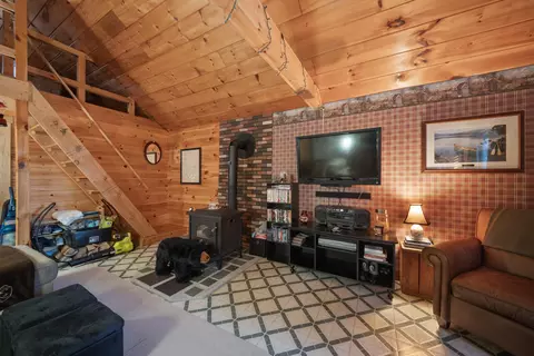 5 Pine Ln, Dallas Plt, ME 04970