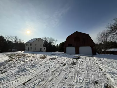 17 Walker Rd, Mechanic Falls, ME 04256