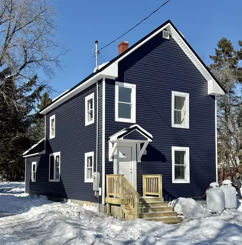 33 Dyer St, Presque Isle, ME 04769
