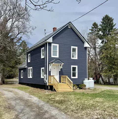 33 Dyer St, Presque Isle, ME 04769