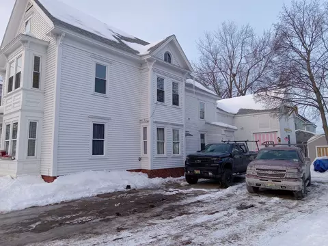 29 Whitney St, Auburn, ME 04210