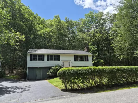 31 Clay Hill Rd, Cape Neddick, ME 03902