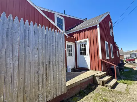 Exterior - 54 W Main St, Vinalhaven, ME 04863 photo 2 of 2