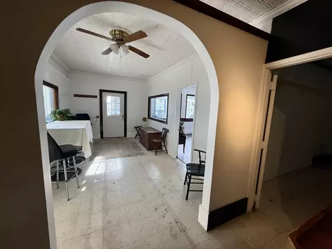 Entry Way - 54 W Main St, Vinalhaven, ME 04863 photo 3 of 4