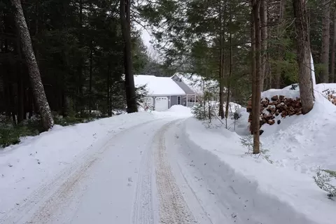 4 Patriot Dr, Windham, ME 04062