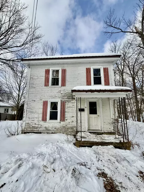 19 Fowler St, Calais, ME 04619