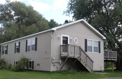 98 New County Rd, Rockland, ME 04841