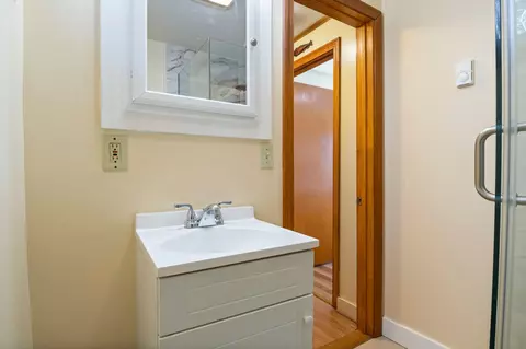 Bath - 488 Main St #7, Ogunquit, ME 03907 photo 2 of 2