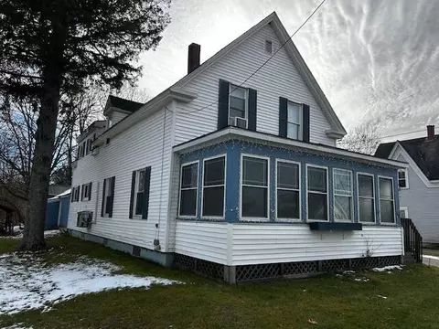 92 Lafayette St, Calais, ME 04619