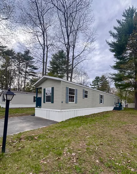 5 Forest Cir, Gorham, ME 04038