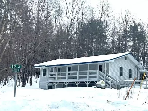 10 Lookout Ave, Dover Foxcroft, ME 04426