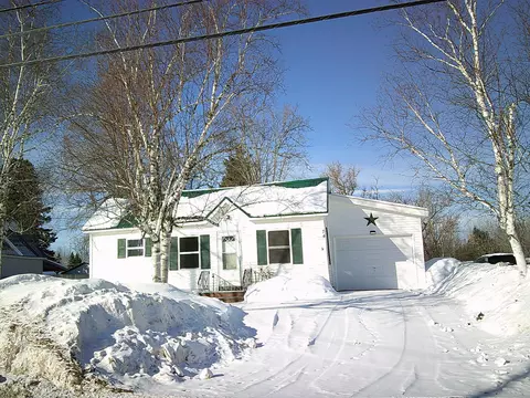 74 Hines St, Washburn, ME 04786