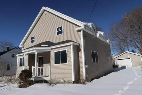 14 Heselton St, Skowhegan, ME 04976