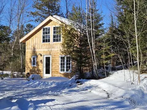 512 Temple Rd, Farmington, ME 04938