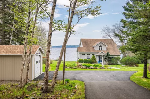 1 Mussel Ridge Ln, Owls Head, ME 04854