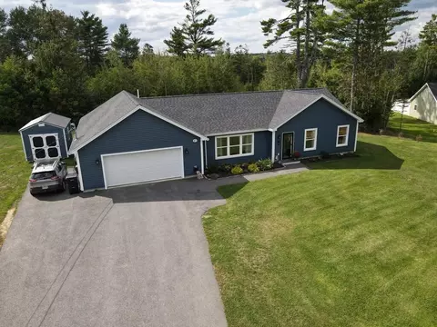 76 Knoll Crest Dr, Bangor, ME 04401