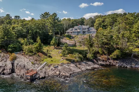 36 Roxmont Rd, Rockport, ME 04856