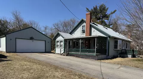 9 Summit St, Baileyville, ME 04694