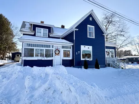 17 Willow St, Mattawamkeag, ME 04459