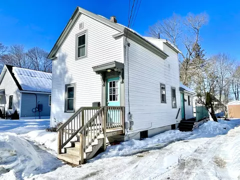 53 Chestnut St, Bath, ME 04530