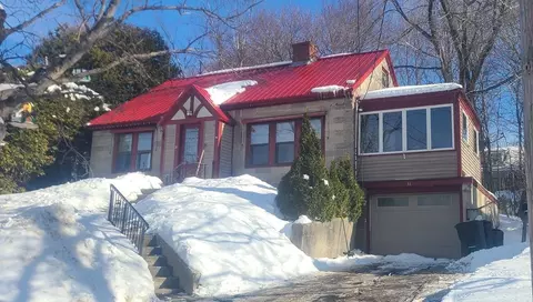 31 Oak St, Presque Isle, ME 04769