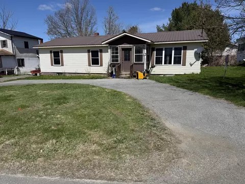 7 Mcmanus St, Washburn, ME 04786