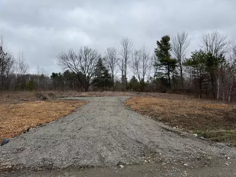 33 Christmas Tree Ln, Waldoboro, ME 04572