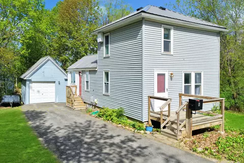 6 Dudley St, Presque Isle, ME 04769