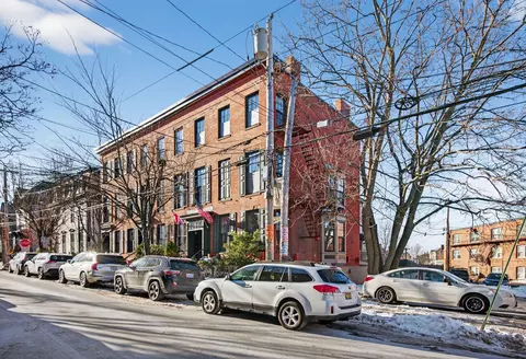 15 Pine St, Portland, ME 04102