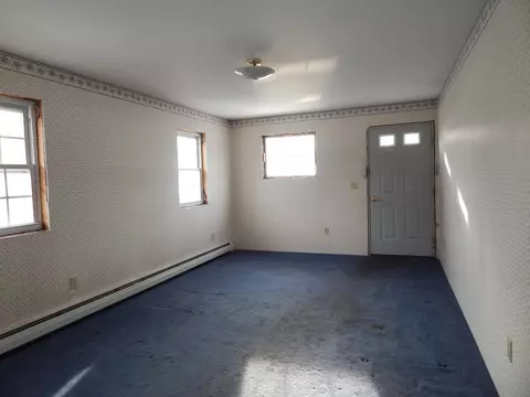 19 Park St, Paris, ME 04281