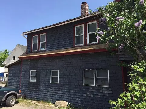 98 Church St, Oakland, ME 04963