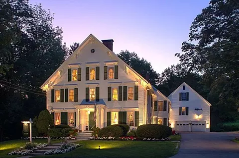 22 High St, Camden, ME 04843