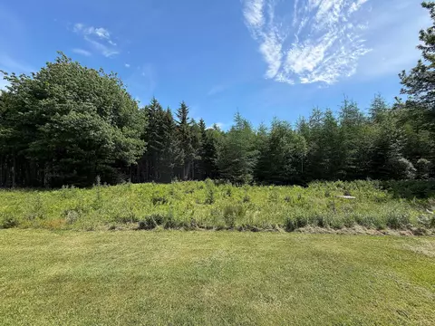 12 Lindsays Rd, Deer Isle, ME 04627