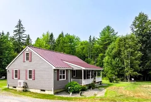 8 Hammond Ln, Searsport, ME 04974