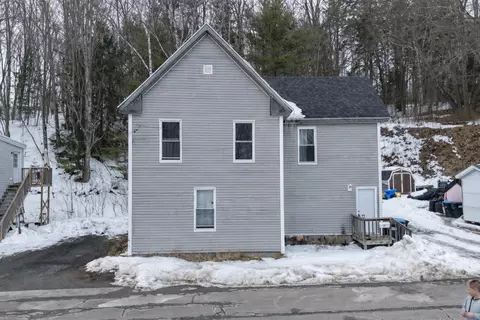 25 Margin St, Orono, ME 04473