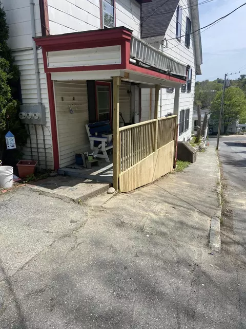 21 Laurel St, Augusta, ME 04330
