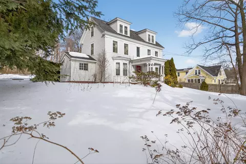 4 Trefethen Ave, Kittery, ME 03904