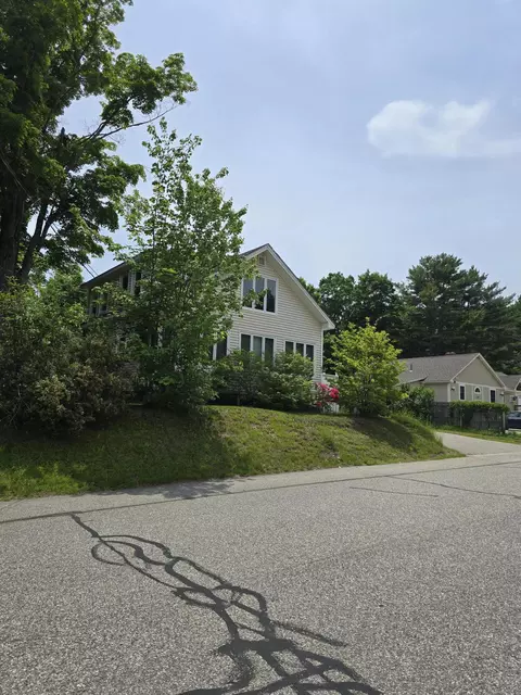 51 Lenox St, Sanford, ME 04073