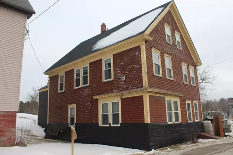 6 Sherman St, Island Falls, ME 04747