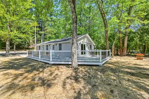 82 Sunflower Ln, Sidney, ME 04330
