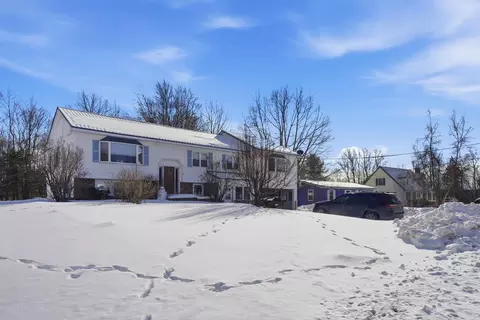 21 Independence Ln, East Millinocket, ME 04430
