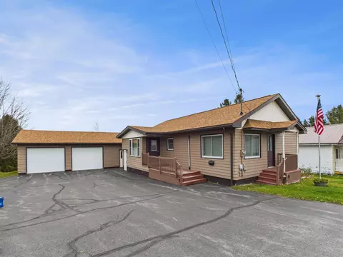 138 State St, Van Buren, ME 04785