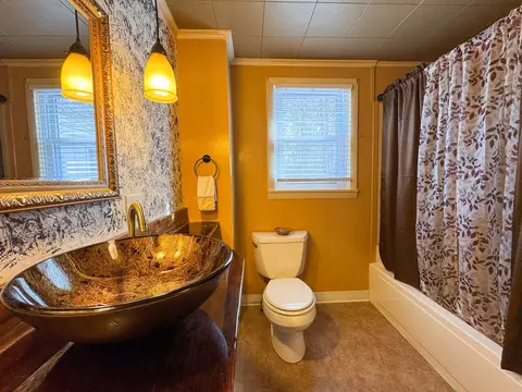 Bath - 255 Bates St, Millinocket, ME 04462 photo 1 of 2