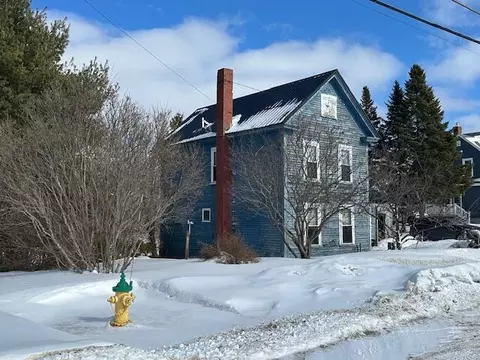 35 Fort Hill St, Fort Fairfield, ME 04742