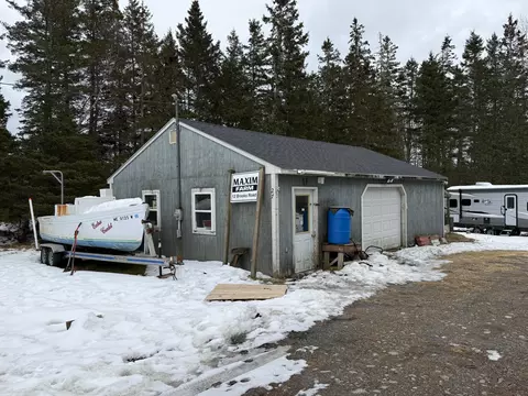 27 Tea Hill Rd, Stonington, ME 04681