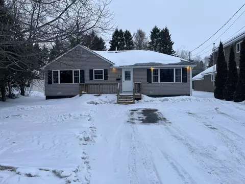 8 Lincoln St, Presque Isle, ME 04769