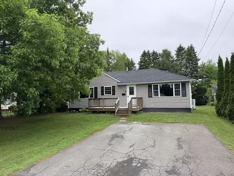 8 Lincoln St, Presque Isle, ME 04769