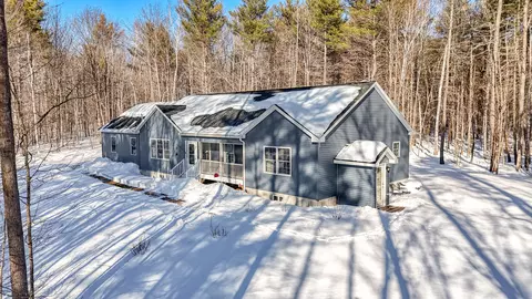 79 Lancaster Rd, Pittston, ME 04345