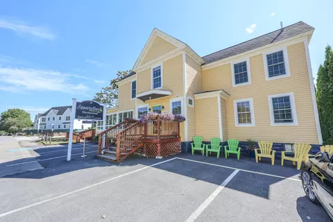 30 York St #1, Kennebunk, ME 04043