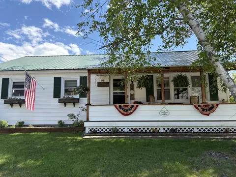 18 Winter St, Millinocket, ME 04462